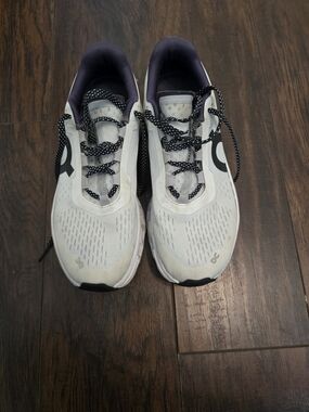 On Cloud Running Women's White and Black Athletic Shoes